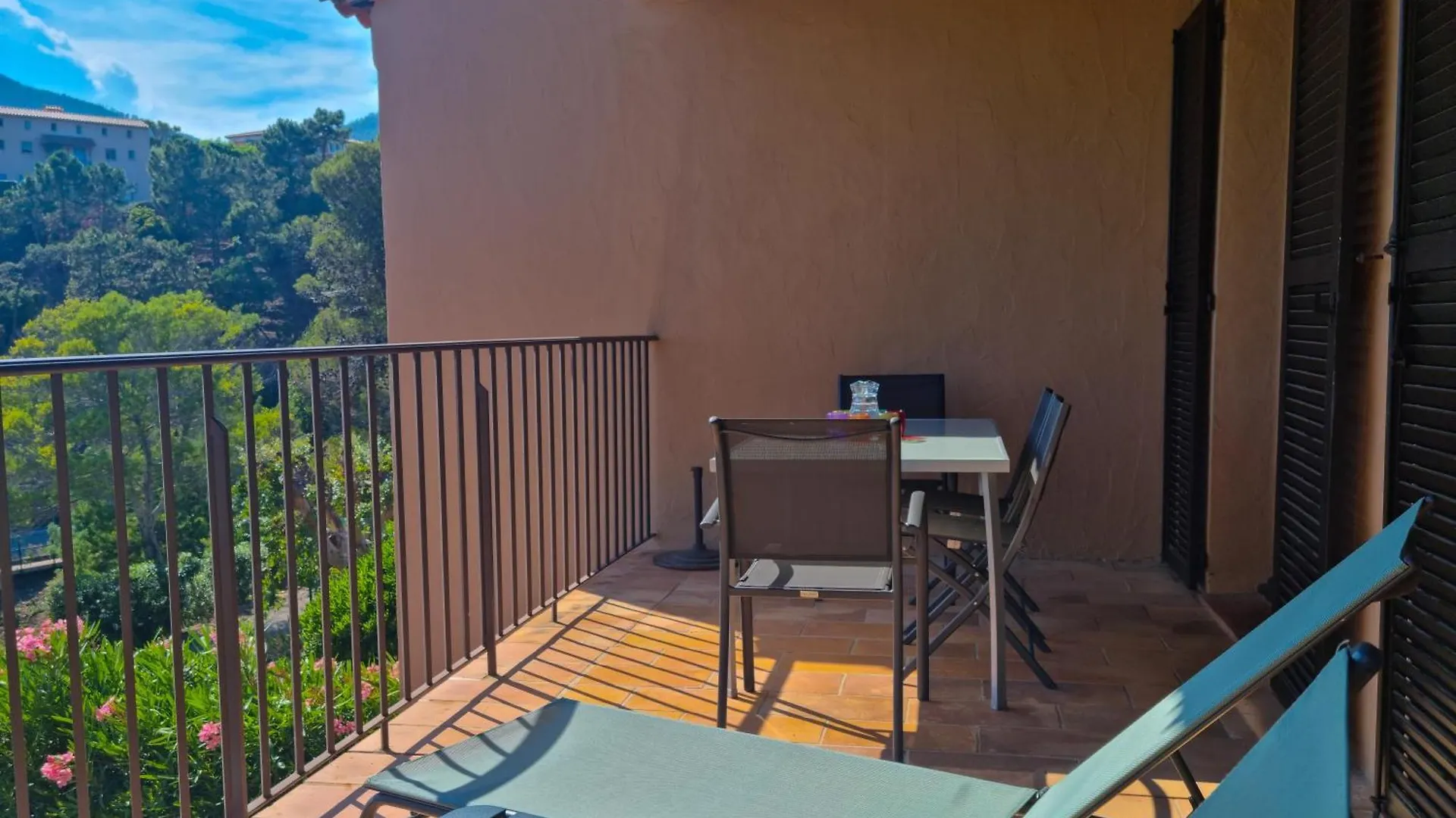Apartment Sea View Flat 5 Minutes From The Beach Theoule-sur-Mer France